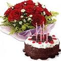 Arrangement of 20 roses and 1 kg black forest cake