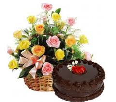 Arrangement of 20 roses and 1 kg cake