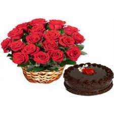 Arrangement of 12 roses and 1/2 kg cake