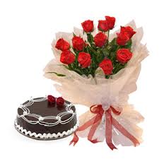 Arrangement of 15 roses and 1/2 kg black forest cake